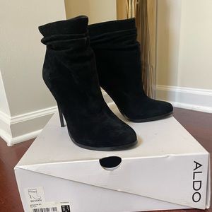 EUC ALDO Suede Booties